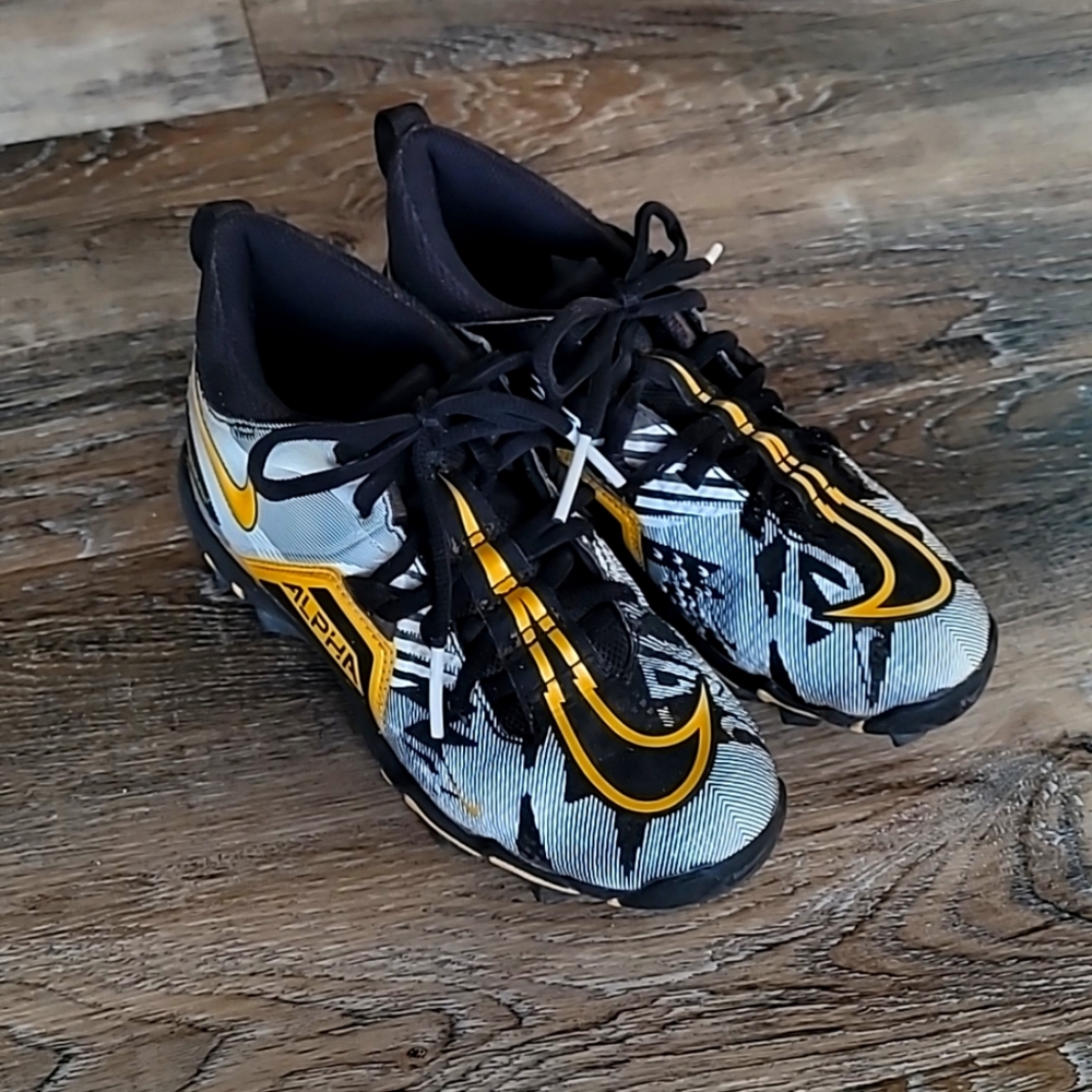 Boys Nike football/baseball shoes